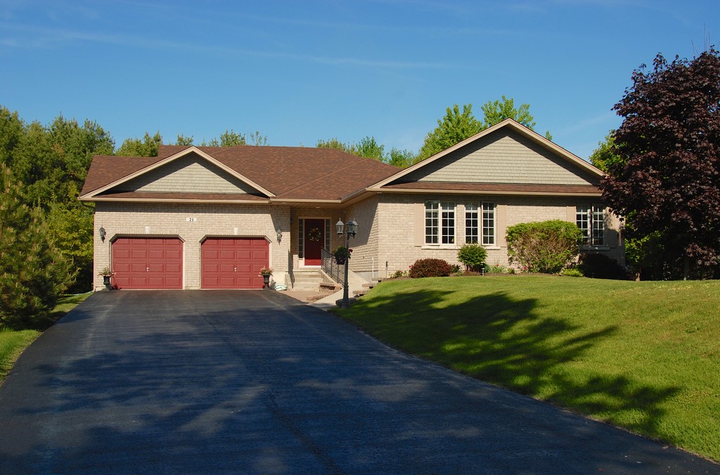 21 Martyn Drive in Wasaga Beach